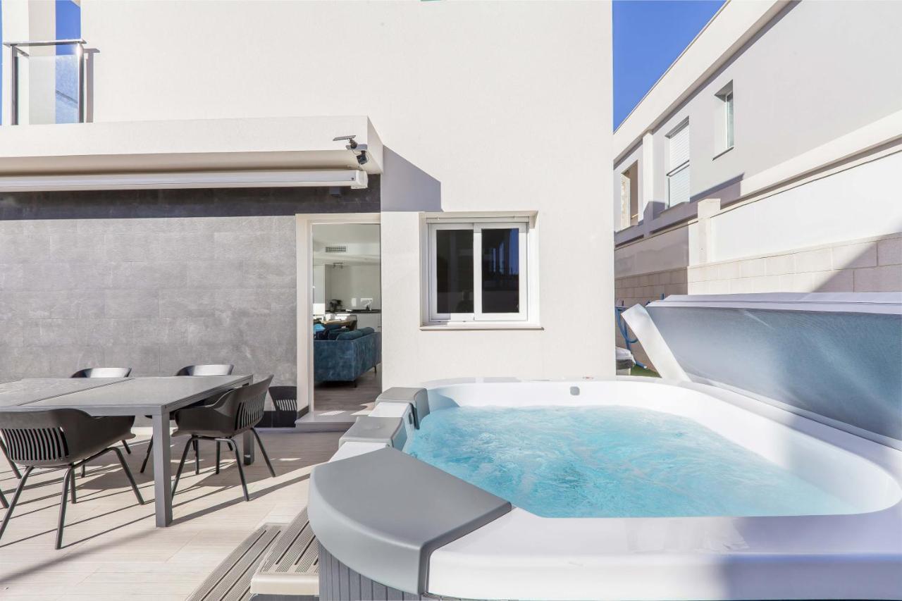 Casa Bos Dolpfin Wellness Luxury Entire Villa Pool & Jacuzzi Gran Alacant Near Beach Puerto Marino Bagian luar foto